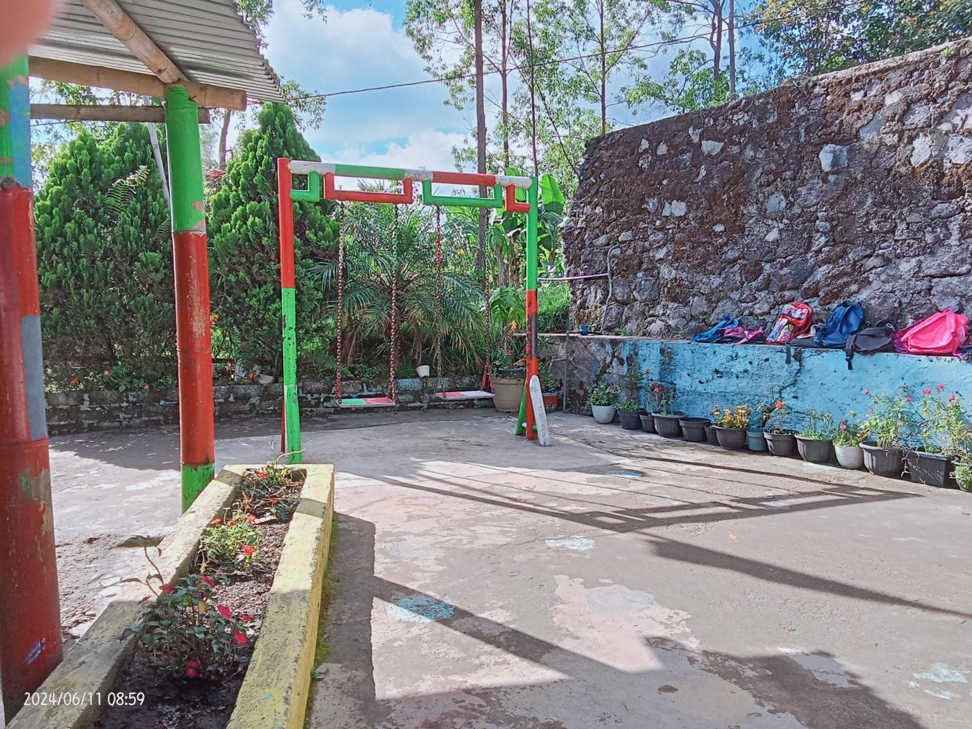 Petra Homestay Bangka Leda Ruteng Eksteriør bilde